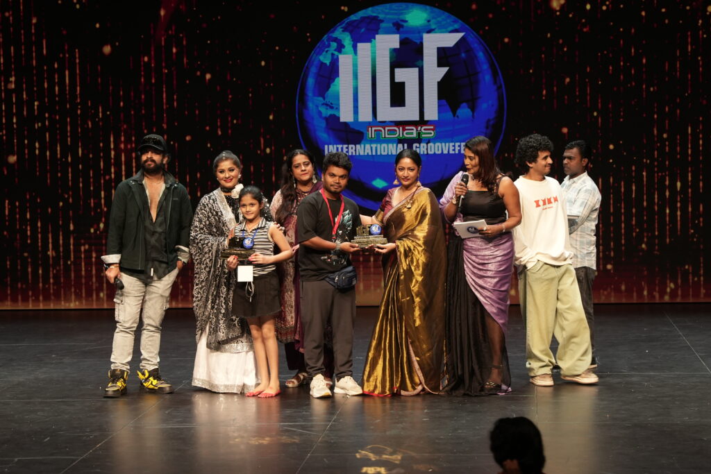 Alok Kumar Mallick - Shining Star & Prisha Mishra - Best Costume